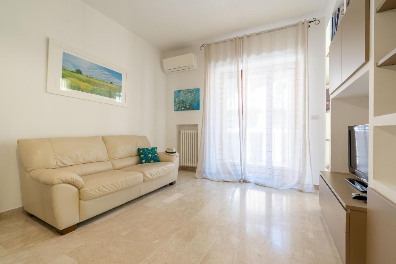 Universita & Stazione Airy Apartment With Parking Bari Esterno foto
