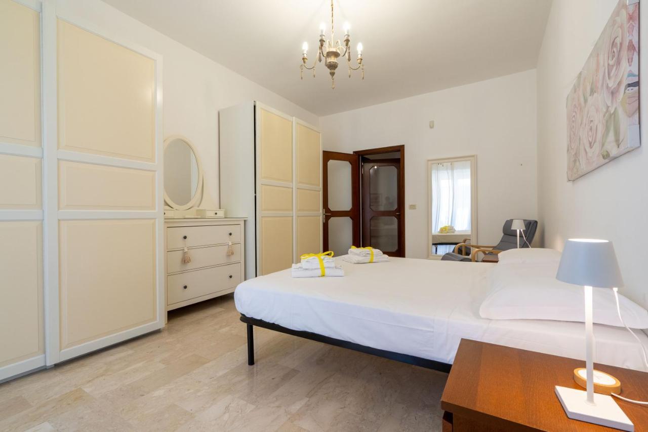Universita & Stazione Airy Apartment With Parking Bari Esterno foto