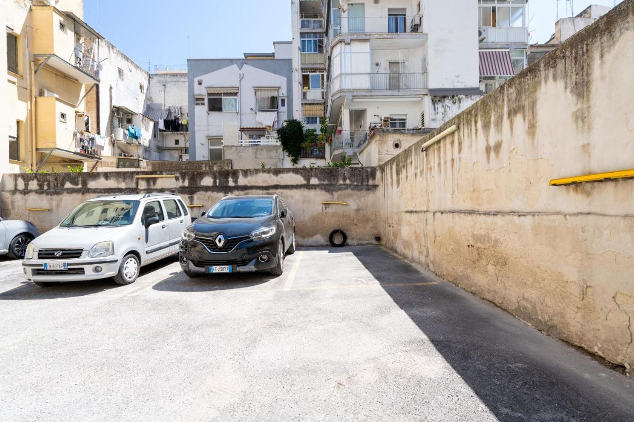 Universita & Stazione Airy Apartment With Parking Bari Esterno foto