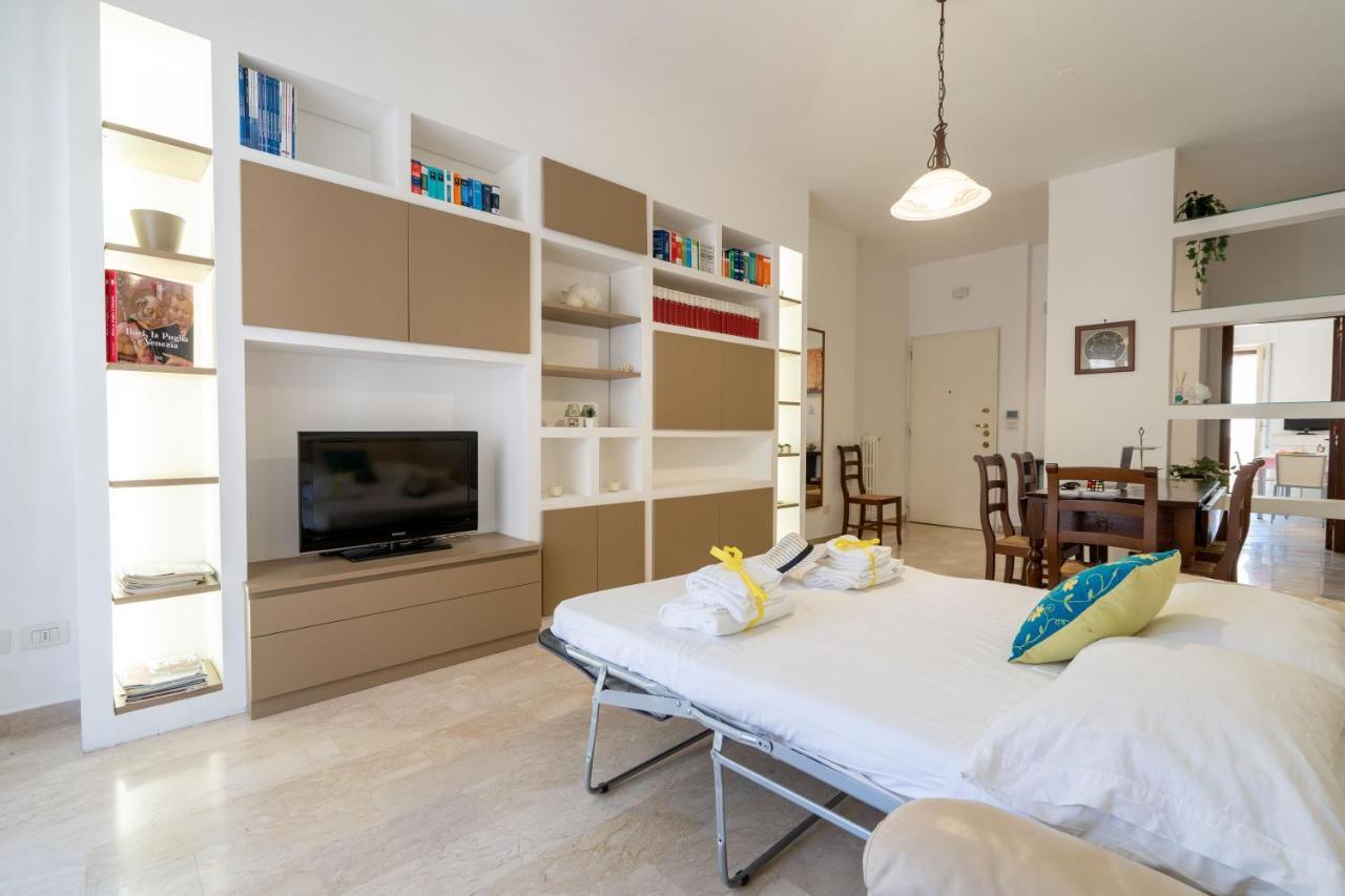 Universita & Stazione Airy Apartment With Parking Bari Esterno foto